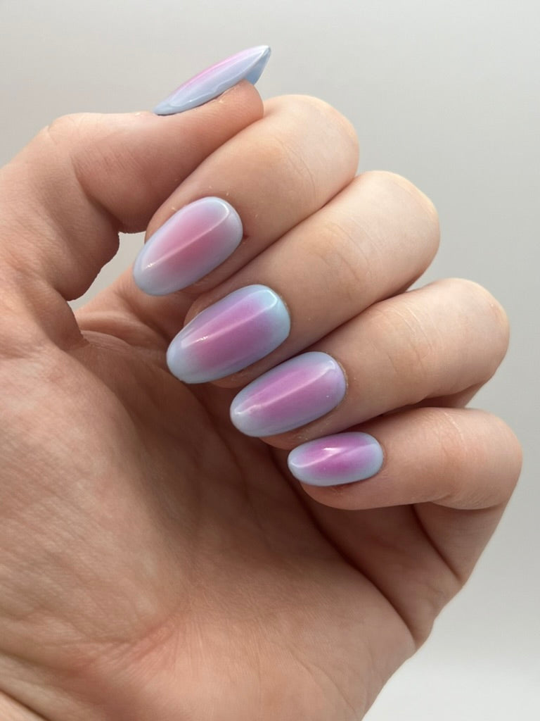 “Sugar Cloud” – Cotton Candy Aura Nails