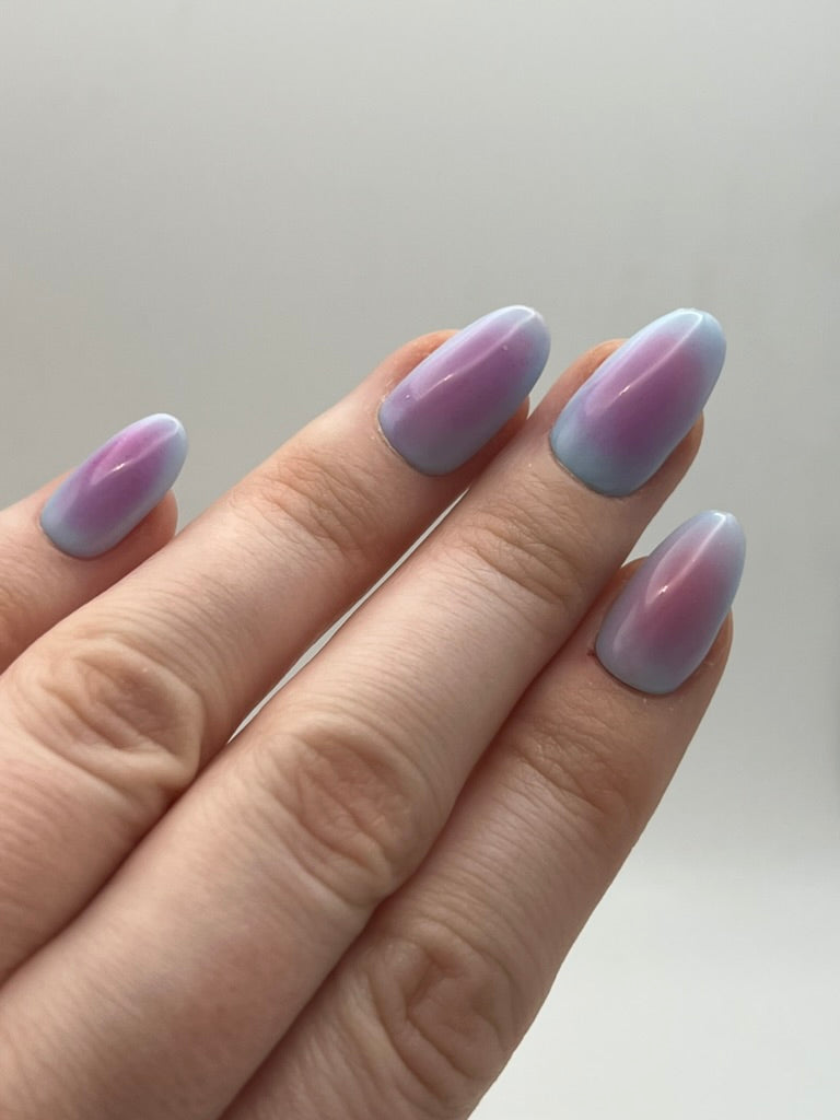 “Sugar Cloud” – Cotton Candy Aura Nails