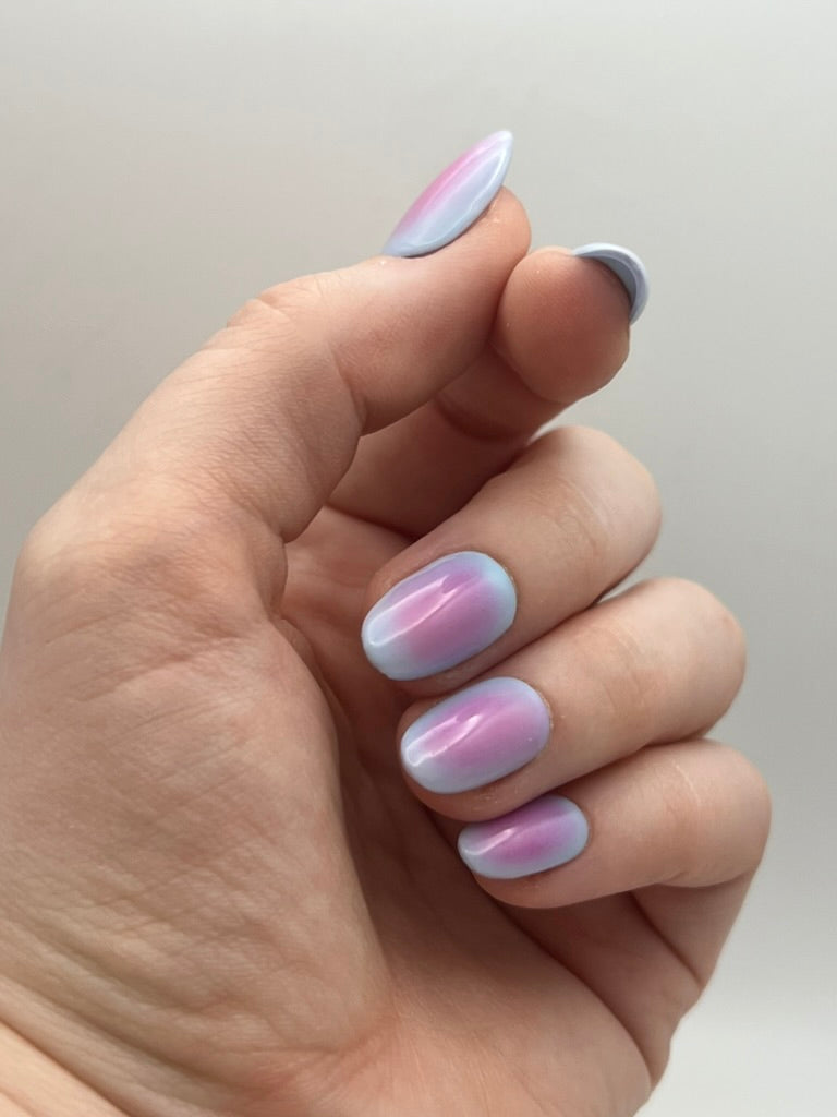 “Sugar Cloud” – Cotton Candy Aura Nails